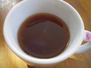 はちみつたっぷり入れたら、紅茶が黒くなっちゃいました。(＾＾；
でも、生姜のピリリとはちみつが良く合いますよね♪温まりました。(*'-'*)