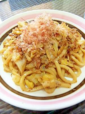 余り野菜でかつおぶし焼きうどん