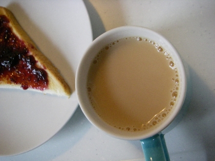 トーストのお供に甘い紅茶も飲んだよ～❤甘いシリーズよ～＠＾＾＠美味しくおごちそうさまぁ❤
