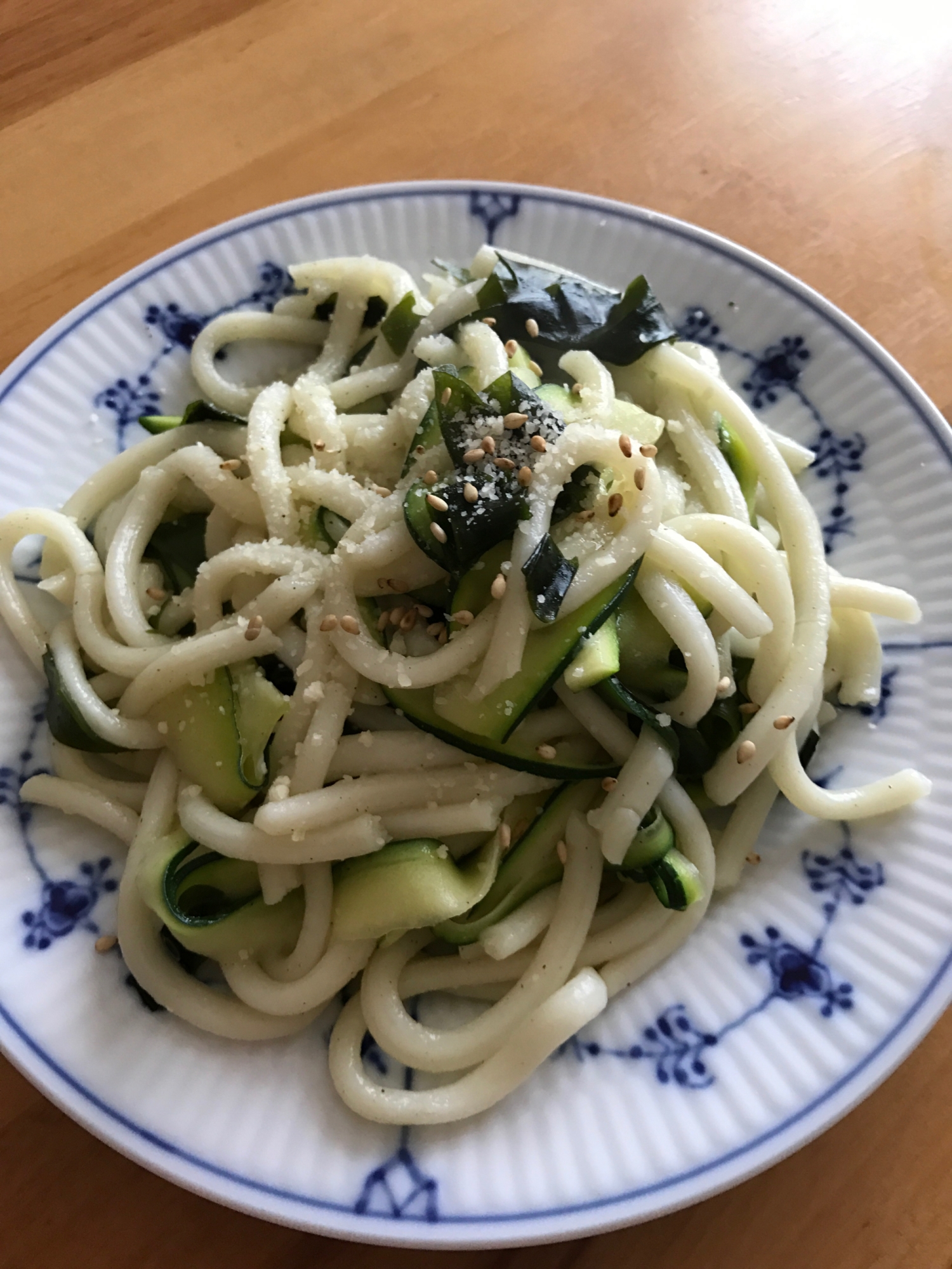 ズッキーニとわかめの粉チーズの焼うどん