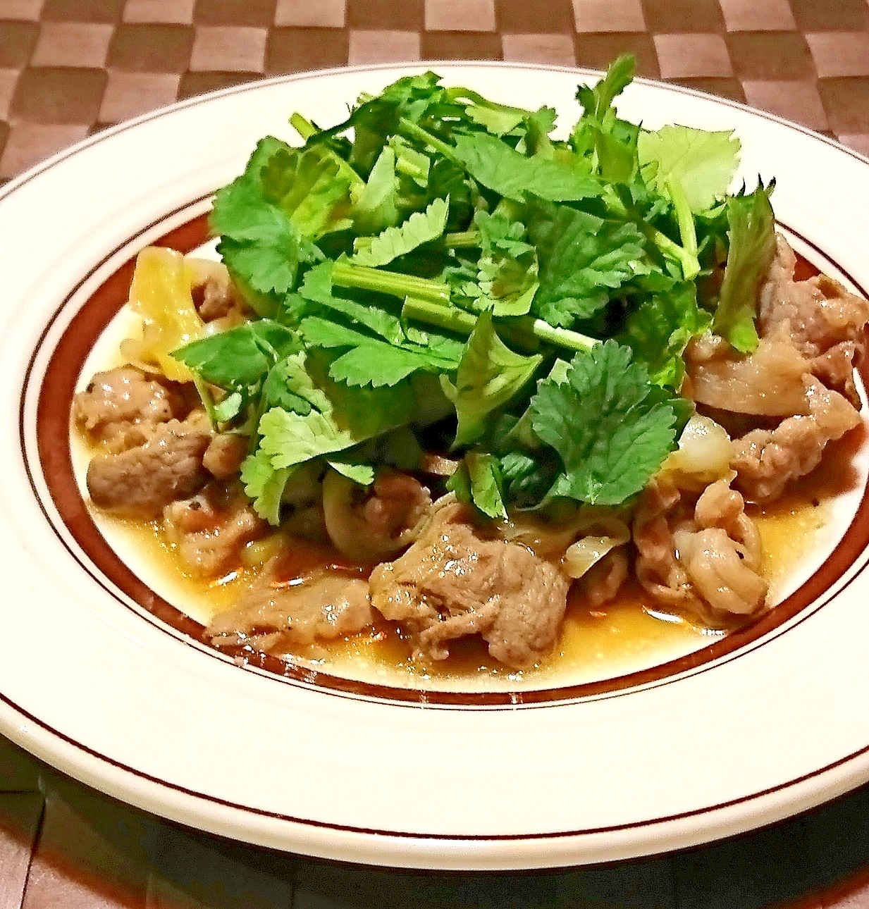 生パクチーと食べる 豚肉のエスニック炒め