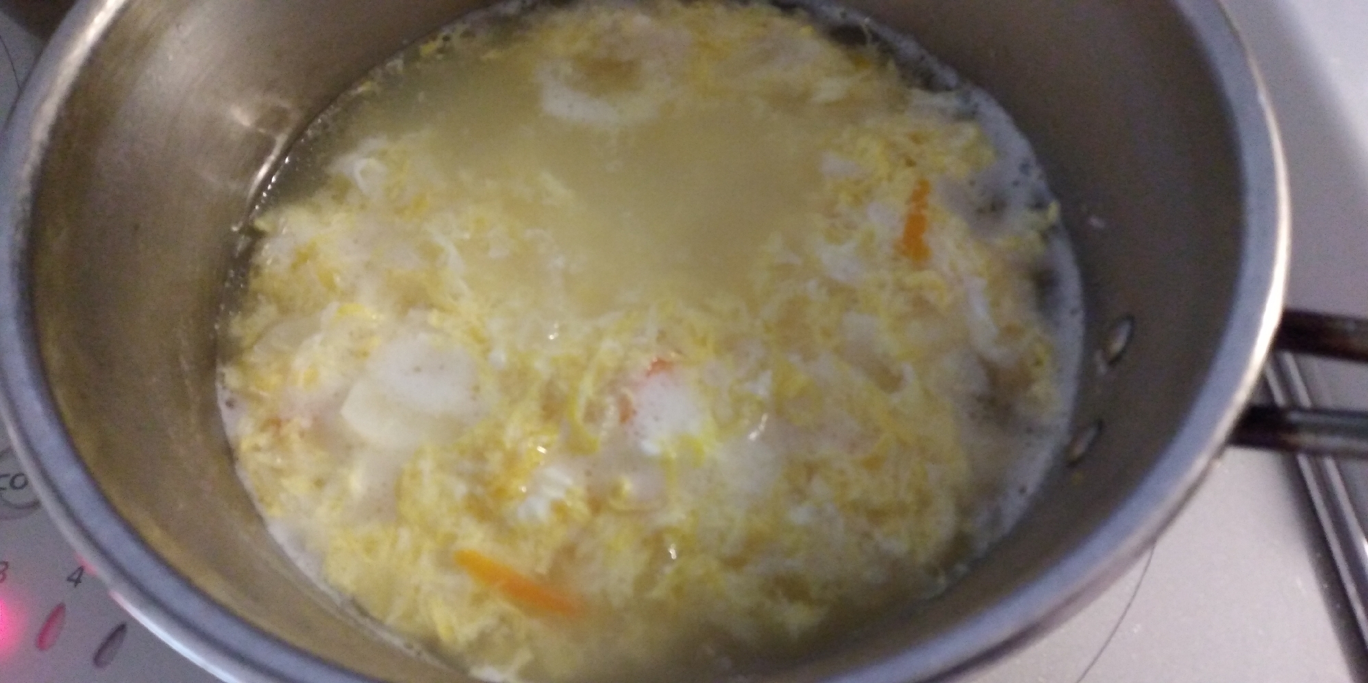 干し貝柱スープの素を使った、たまごスープ。