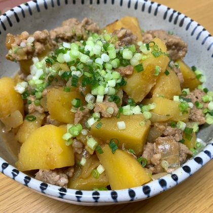 ちょっぴり煮崩れるくらいにしっかり味のしみたじゃがいもや玉ねぎと、ひき肉のごろりとした食感がベストマッチですね♩美味しかったです！ごちそう様でした☆