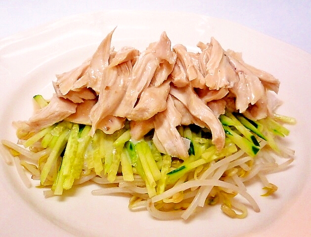 鶏ときゅうりともやしの棒棒鶏風ヨーグルトサラダ