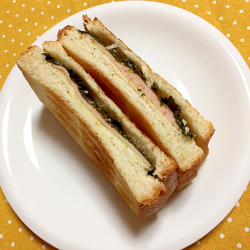 ハムとチーズと味付け海苔のトーストサンド♪