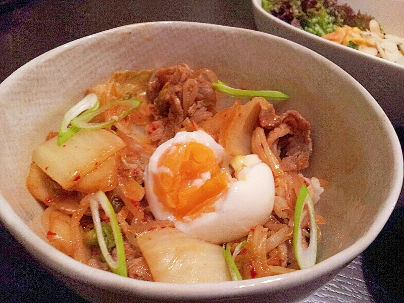 とろーり卵で豚キムチ丼