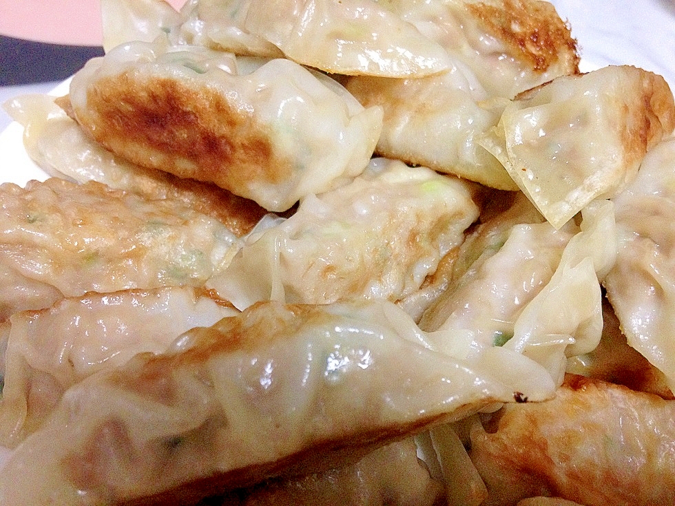 子供が喜ぶ簡単ジューシー餃子 レシピ 作り方 By ドラざえもん009 楽天レシピ 子供が喜ぶ簡単ジューシー餃子 レシピ 作り方 By ドラざえもん009 楽天レシピ