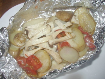家庭菜園で取れたジャガイモを使いました。お魚も同時にグリルで焼いたので、食事の準備がとっても楽で得した気分です。ありがとう。