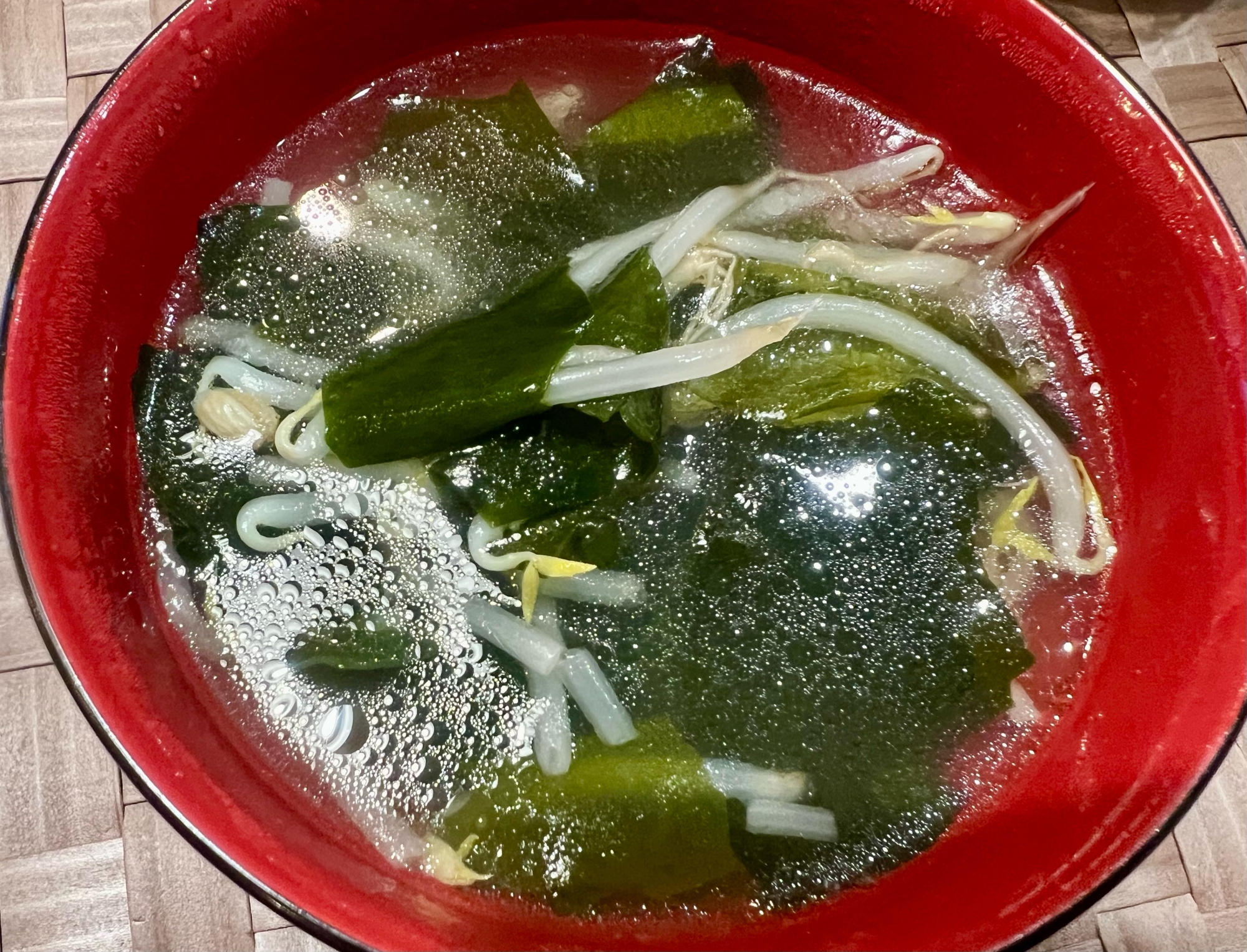 焼肉屋さんで食べるワカメスープ