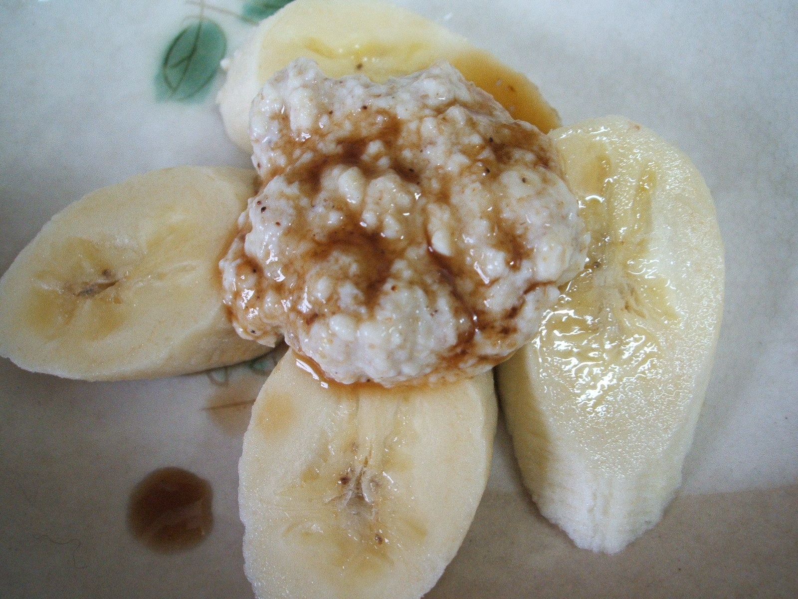 バナナのゴマ豆腐＆黒蜜かけデザート