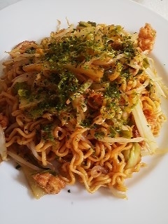 ちぢみほうれん草と白菜のソース焼きそば