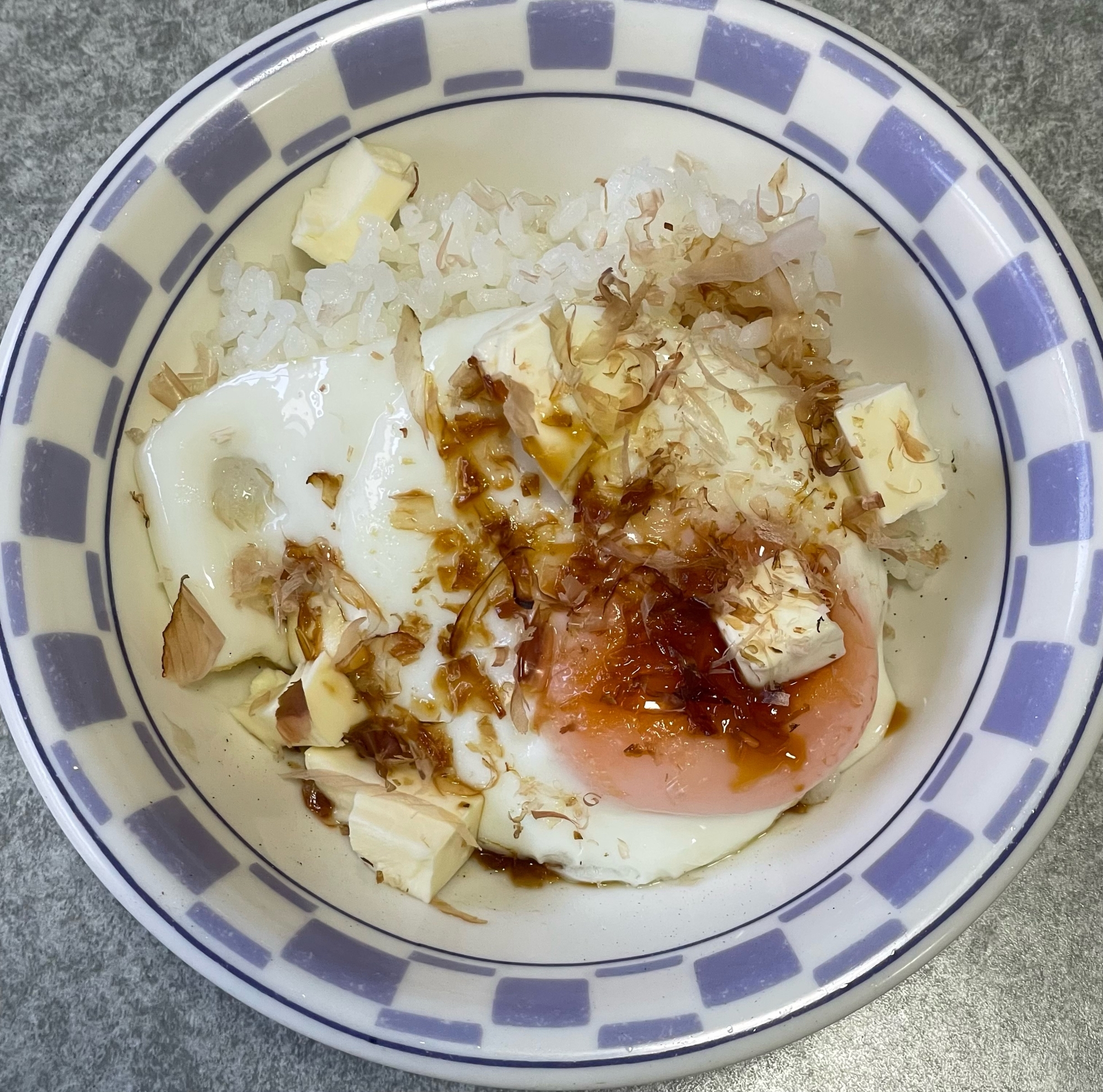 目玉焼きチーズおかかご飯