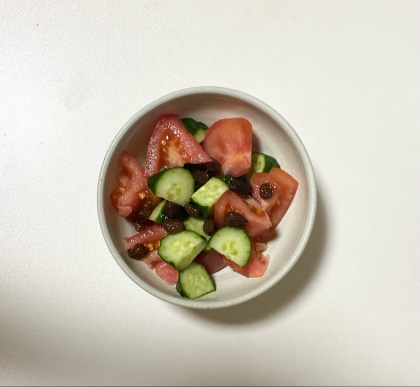 トマトときゅうりのコロコロサラダ