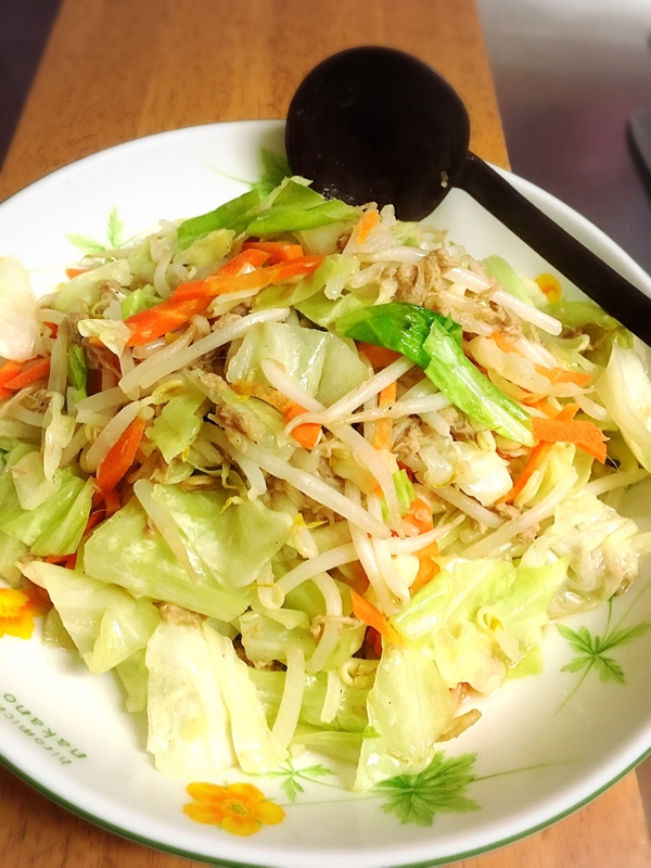 ♡キャベツとモヤシのシーチキン炒め♡