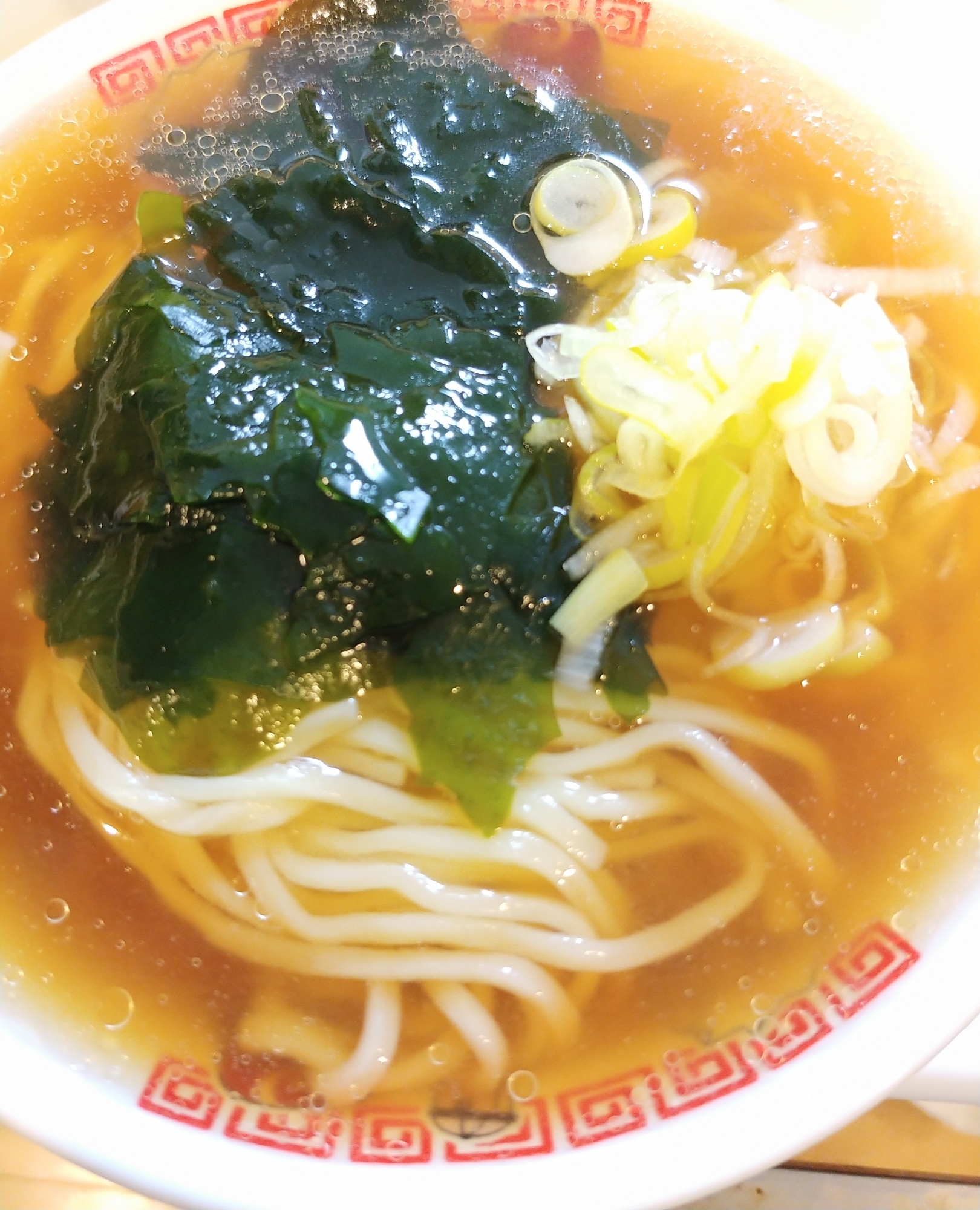 インスタントラーメンで　ねぎわかめラーメン♪