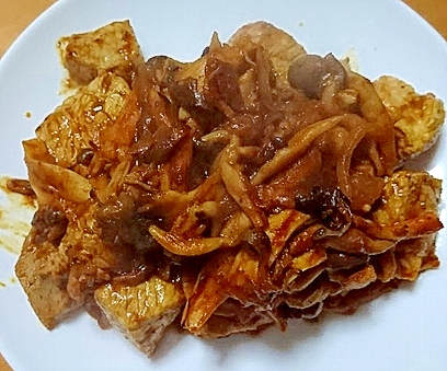 ヒレ豚ブロックとしめじと玉ねぎのカレー炒め