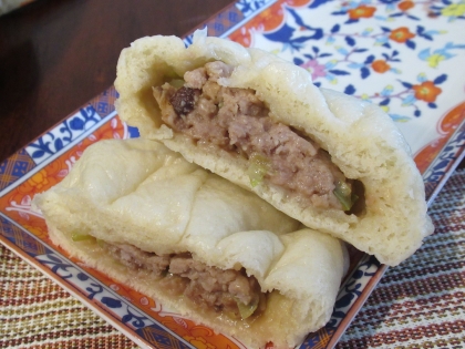 あんまんの生地の半分で、こちらの肉まんを作らせて頂きました！
軸が短かったので椎茸自体を多めに入れました^m^
旨味があって、こちらもとっても美味しかったです♪