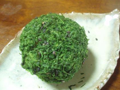 お弁当に!!緑の苔むす彩りおにぎり。