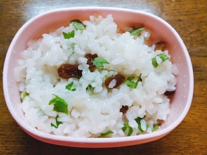 レーズンとシソの寿司飯