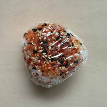 ✽梅とチーズのわかめおにぎり✽