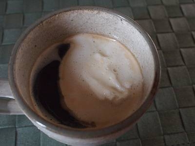 ミロとコーヒーのシナモン入りウインナーコーヒー風