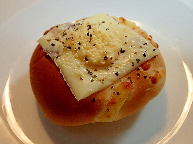 タルタル/ペッパーで　チーズカレーパン