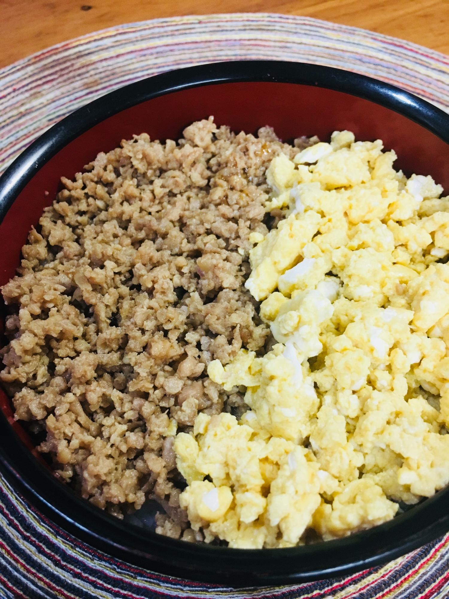 子供も大人も大好き！味しみそぼろ丼