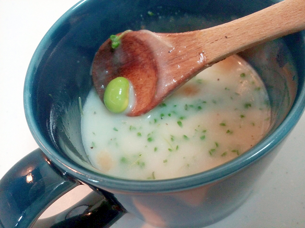 カップスープの素で　枝豆とクレスのポタージュ
