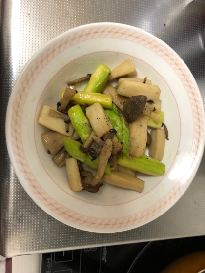 しめじが余ってたのでしめじも入れてみました！
晩ご飯のもう一品と明日の弁当のおかずにします！