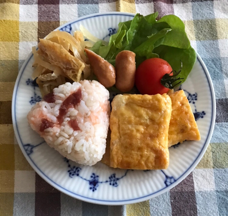 梅干しタラコおむすびの朝ごはんプレート