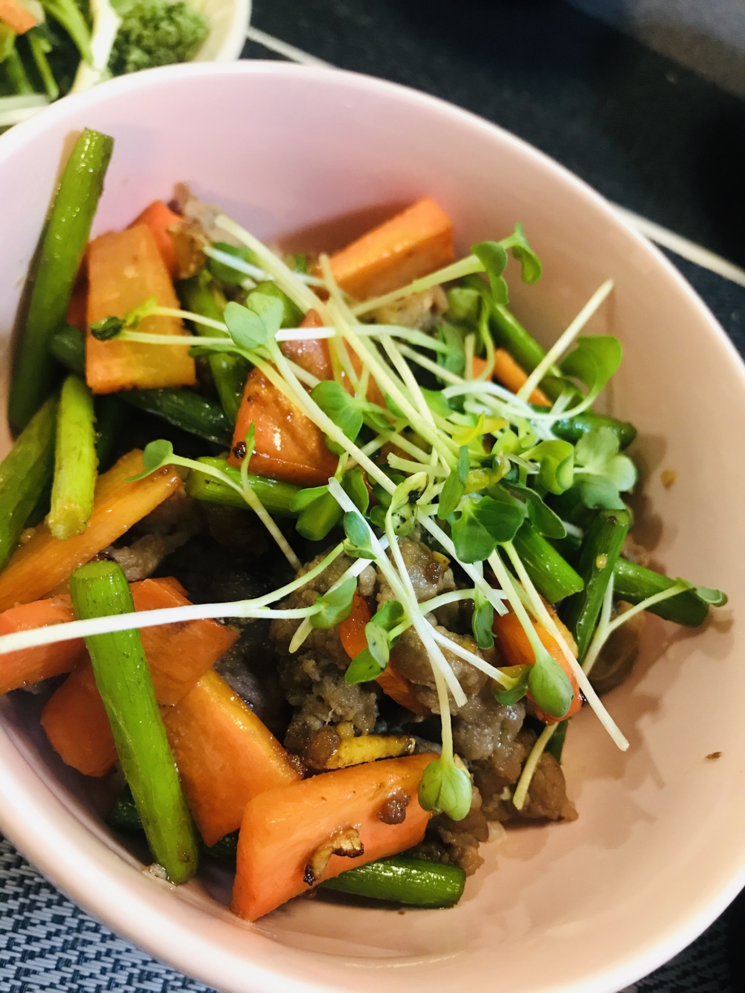 簡単！ランチにも♡野菜たっぷり焼肉丼！