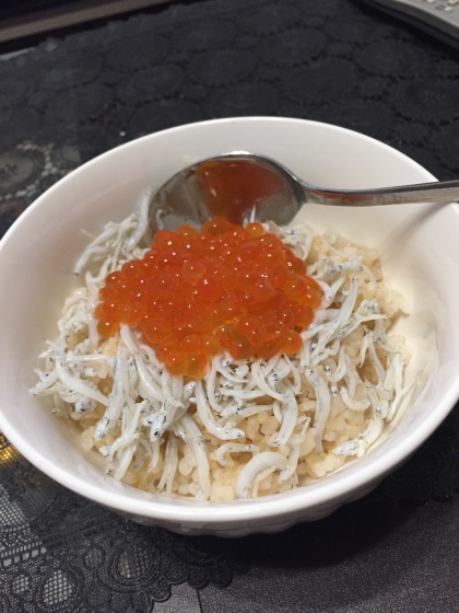 ミニ丼にメインに、ちょっと贅沢しらすいくら丼