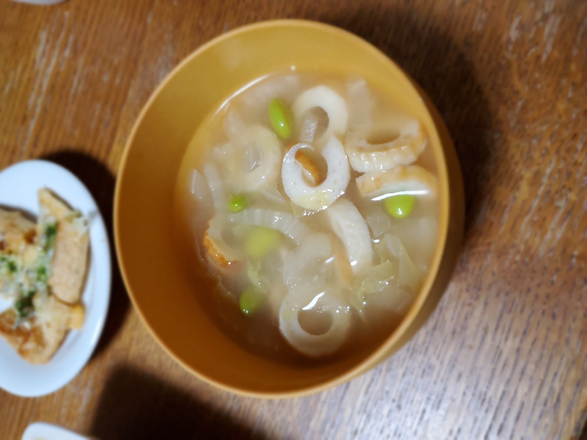 白菜とちくわと枝豆のお味噌汁