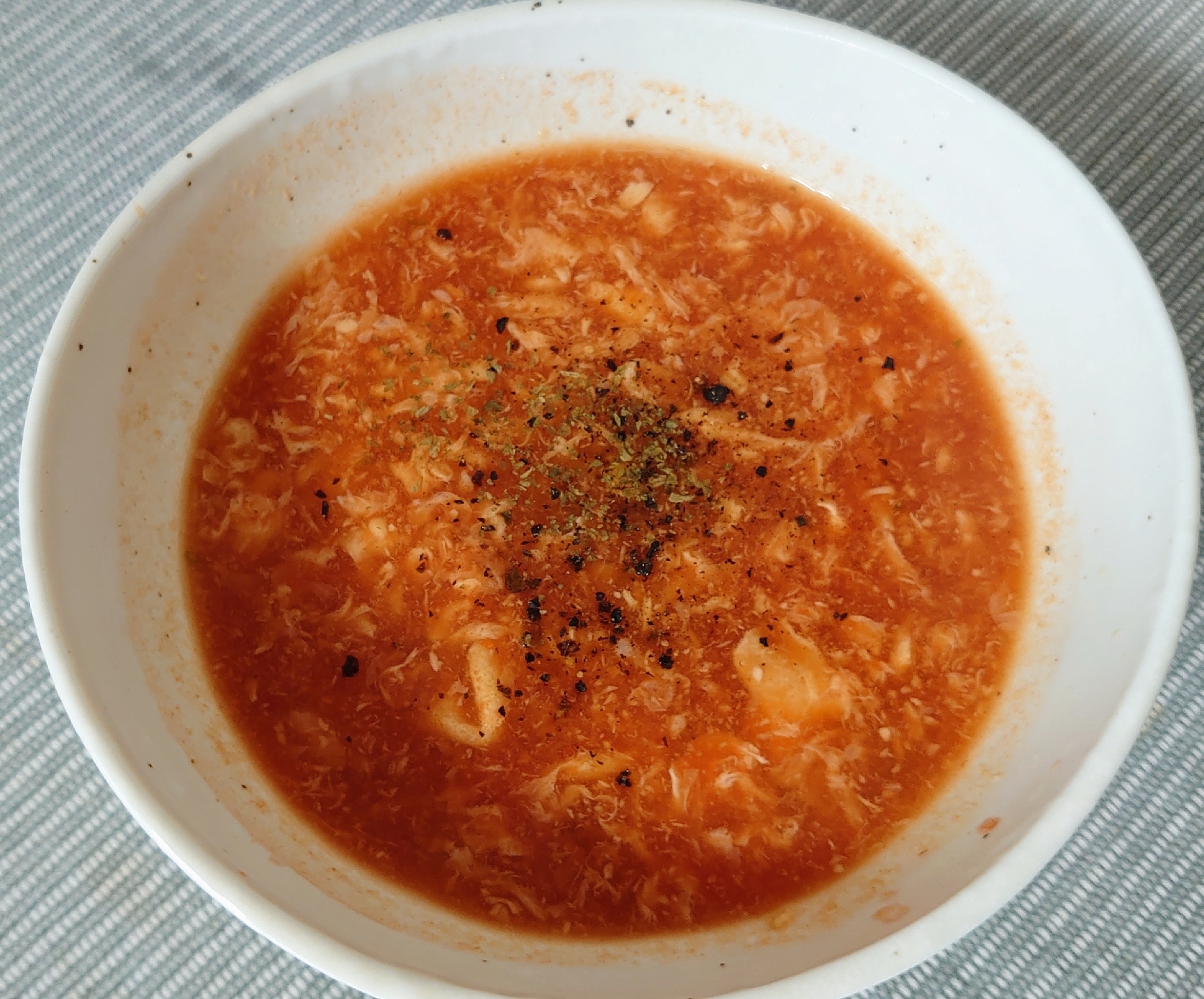 簡単！　野菜ジュースの卵スープ
