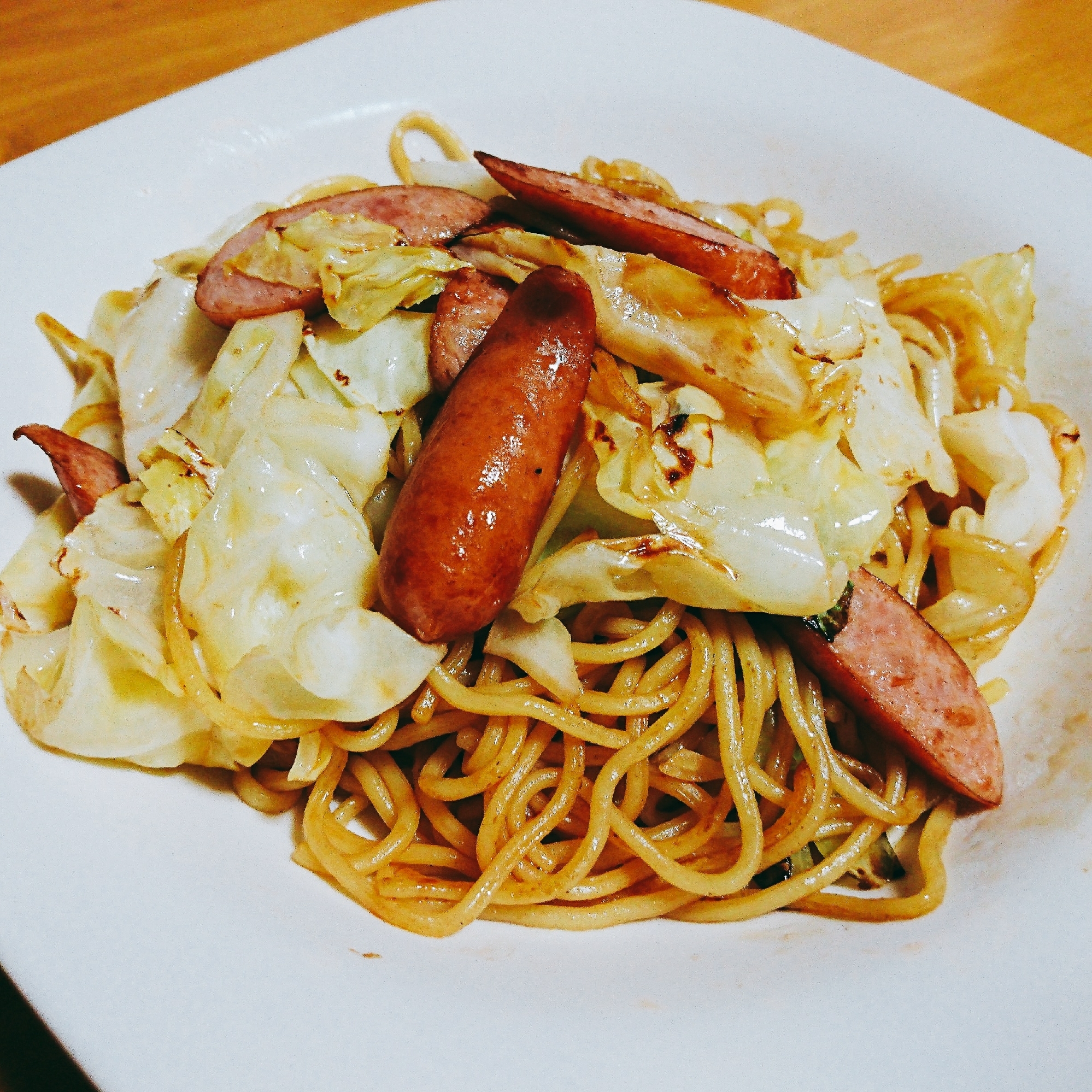 キャベツとウインナーのコク旨ソース焼きそば