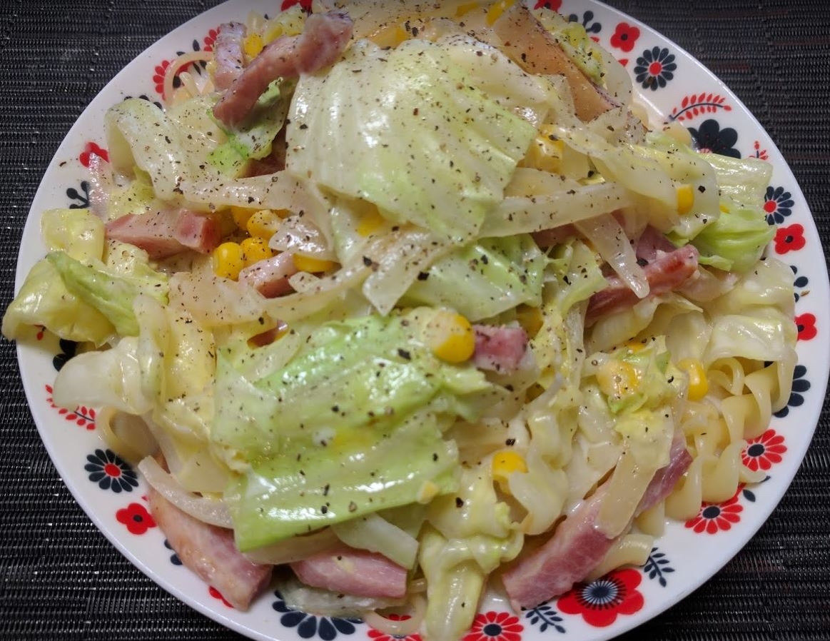 キャベツとベーコンのクリームパスタ