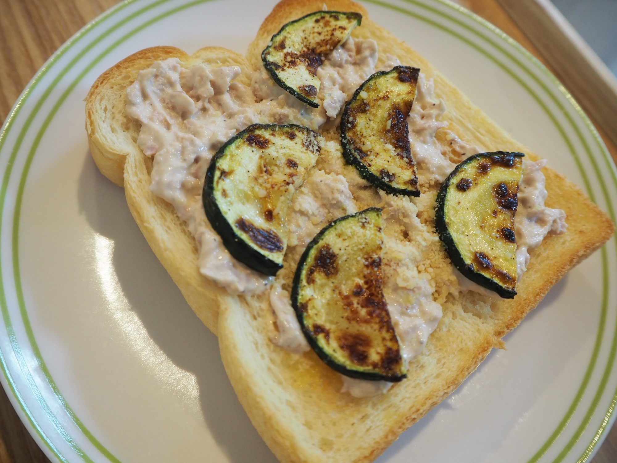 朝食に！ズッキーニ乗せツナトースト