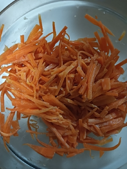 レンジで簡単♡1本ペロリ♡にんじんの明太マヨサラダ