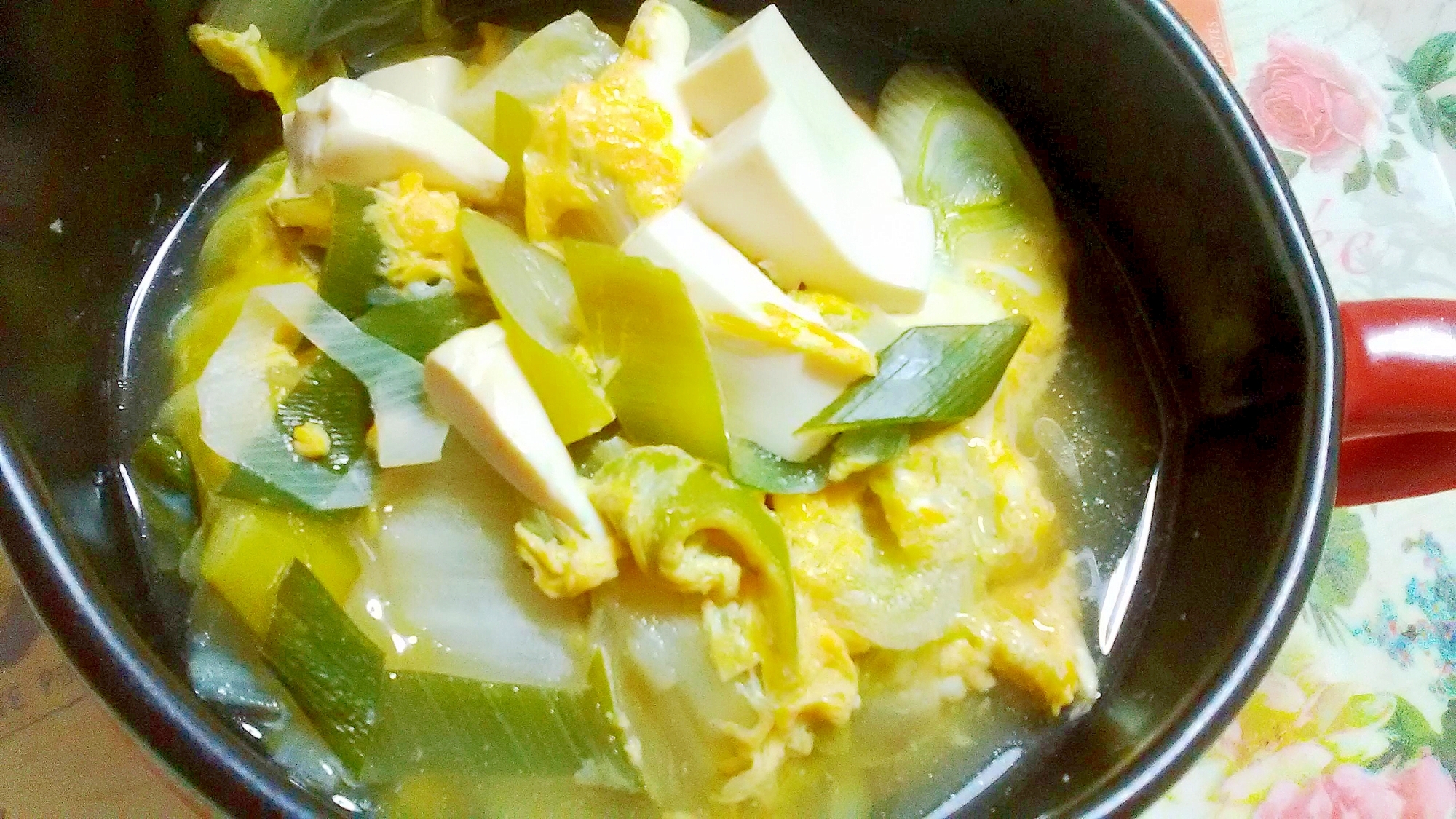 豆腐、白菜、ねぎの卵スープ