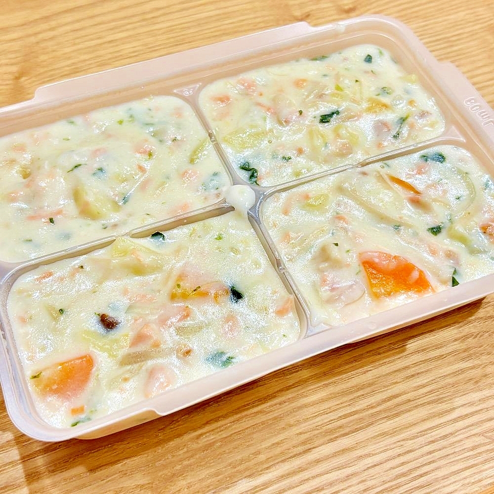 【幼児食】鮭とほうれん草の米粉クリームシチュー