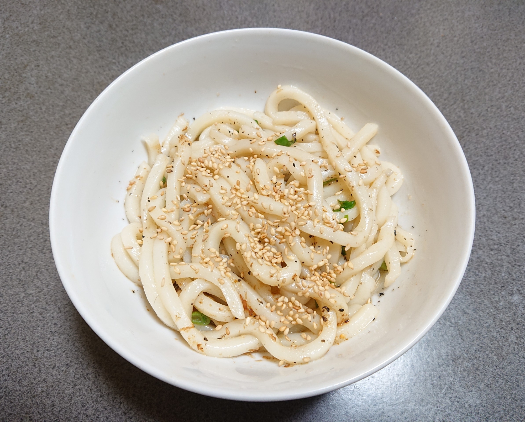 簡単☆ピリ辛ごまゴマ胡麻セサミ混ぜうどん