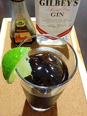 おウチでカクテル気分☆コーラ・バルサミコ酢・GIN