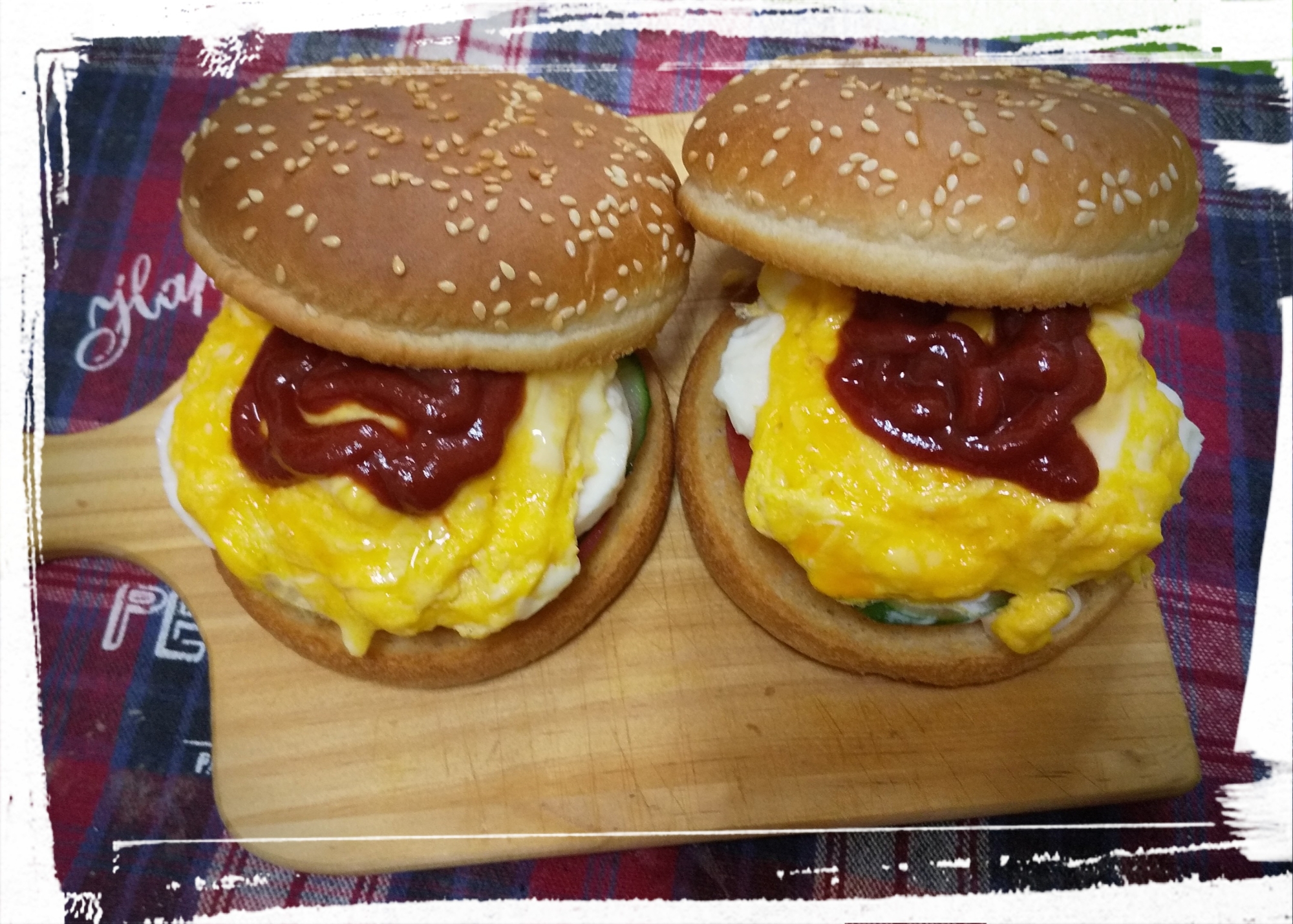 卵とモッツァレラチーズのハンバーガー