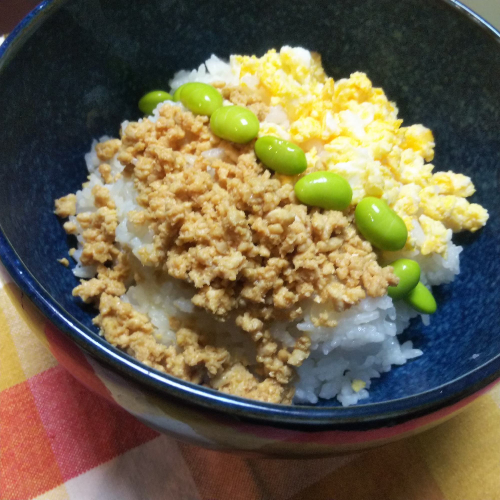 レンジで簡単☆カレーそぼろの三色丼