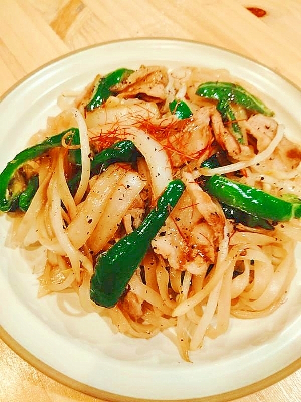 米麺の豚バラ肉とピーマン炒め