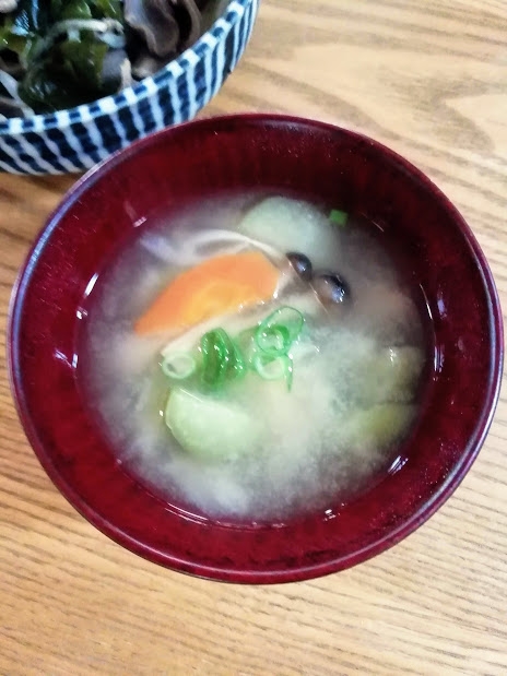 茄子とシメジの柚子ごしょう入り味噌汁