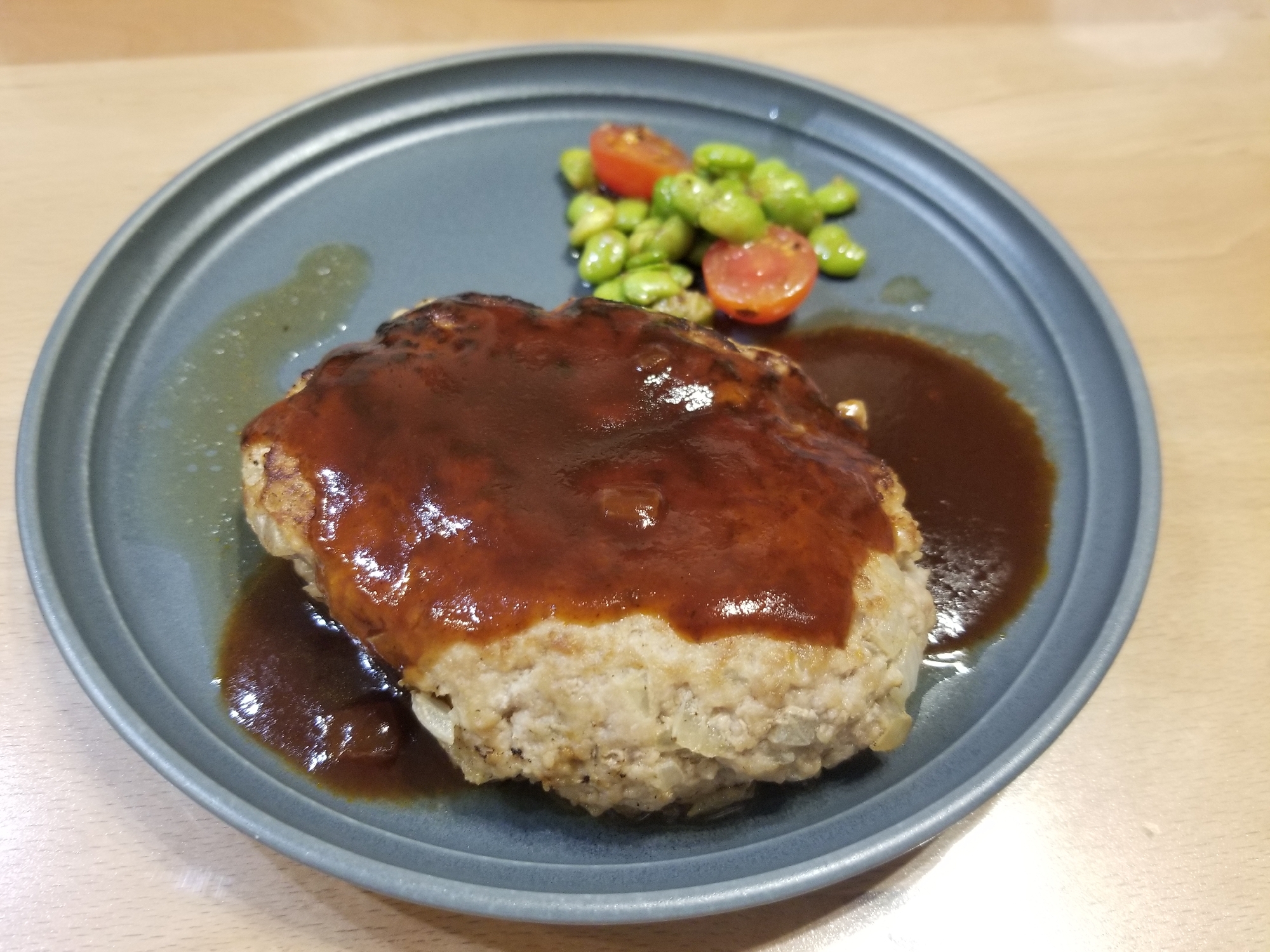 ふっくら肉汁ハンバーグ