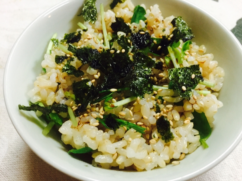 海苔醤油のせ豆苗の混ぜごはん