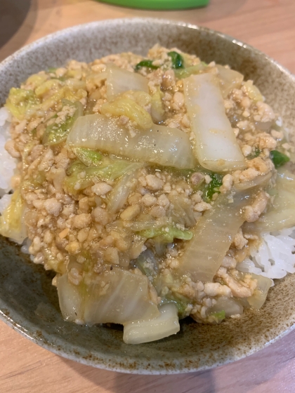 子供が小さいのでニンニクと豆板醤抜きで作りましたが、とてもおいしかったです！
丼にして頂きました^ ^
白菜を普段食べない子供も喜んで食べてくれました！