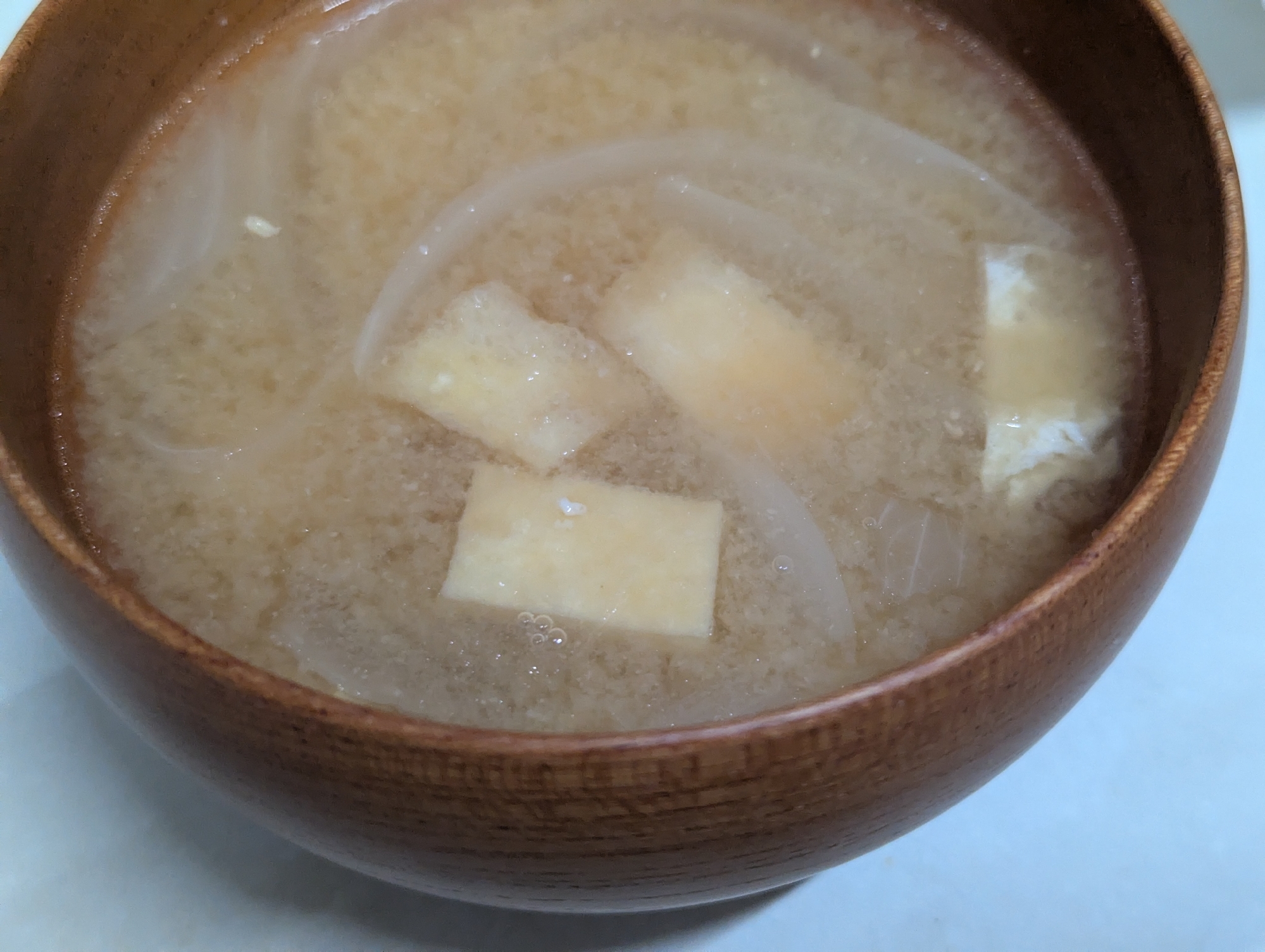新たまねぎと油揚げの味噌汁